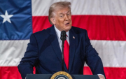 Trump reiteró ante la prensa que Estados Unidos e Irán han sostenido conversaciones recientes.