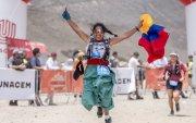 Yanna Guillín sacó la bandera de Ecuador antes de llegar a la meta y ser la única mujer en conquistar el Tunari durante la prueba extrema en suelo boliviano.