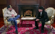 El presidente Gustavo Petro conversa con el streamer Westcol en un encuentro sobre legítima defensa y seguridad ciudadana.
