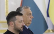 El presidente ucraniano Volodímir Zelenski (i) y el primer ministro húngaro Viktor Orbán (d), durante una reunión en Kiev.