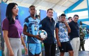 El presidente Daniel Noboa participó en una jornada deportiva con jóvenes en el Coliseo de la Universidad de Guayaquil.