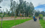 El río Yanuncay se desbordó en Cuenca tras intensas lluvias, provocando inundaciones y alertas en varias zonas.