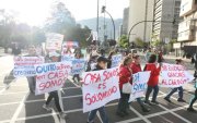 Cientos de personas que forman parte de las Casas Somos marcharon hacia la Corte Constitucional.