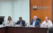 El ministro de Producción, Luis Alberto Jaramillo, se reunió con representantes del sector empresarial.