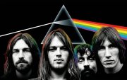 Pink Floyd lanzó The Dark Side of the Moon el 1 de marzo de 1973 en los Estados Unidos (práctica común en los 70's), pero en Reino Unido fue estrenado el 24 de marzo.