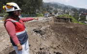 Para llegar hasta la quebrada de El Tejado, en La Comuna, en donde se amplió la piscina de captación, se avanza desde la zona de El Teleférico.