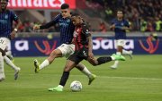 Pervis Estupiñán se ha ganado la titularidad en AC Milan.