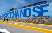 En Cuenca se pintó un mural de  más de 300 metros en memoria de la defensa de Quimsacocha.