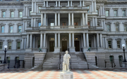 Estatua en el complejo de la Casa Blanca, reinstalada por Donald Trump como homenaje a Cristóbal Colón.