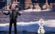 El CEO de NVIDIA, Jensen Huang presentando a Olaf en la NVIDIAGTC.