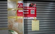 El bar clandestino clausurado funcionaba en condiciones precarias.