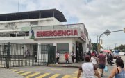 Exteriores del área de Emergencia del hospital Teodoro Maldonado Carbo, en Guayaquil.