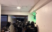 Operativo policial en el sur de Quito permitió la captura de presuntos integrantes de una banda vinculada a robos en buses de transporte público.