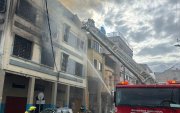 Un inmueble se incendió en las calles Rumichaca y Benalcázar, en el centro de Guayaquil, la tarde de este viernes 6 de marzo.