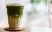 Oguineko ofrece matcha traído directamente desde Japón y fusionado con frutas ecuatorianas.