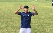 Santiago Castrillón, joven jugador de Millonarios que se desplomó en el campo en Colombia.