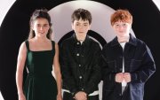 El nuevo trío de oro está encabezado por Dominic McLaughlin como Harry, Alastair Stout como Ron y Arabella Stanton como Hermione