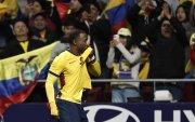 El delantero de Ecuador, John Yeboah, celebra el primer gol del combinado ecuatoriano durante el partido amistoso que los combinados nacionales de Marruecos y Ecuador disputan este viernes en el estadio Metropolitano, en Madrid.