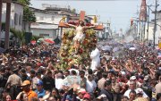 Históricamente, miles de personas han recorrido las calles de Guayaquil en la procesión del Cristo del Consuelo, apoyados por un operativo interinstitucional de seguridad y movilidad.