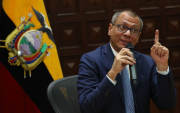 Referencial. Jorge Glas en un acto público previo, mientras avanza su proceso judicial.