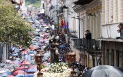 La imagen de Jesús del Gran Poder recorrió cuatro horas las calles del centro de Quito.