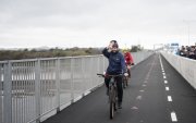 El expresidente de Chile, Gabriel Boric, inauguró dos primeros tramos de la ciclovía (foto referencial).