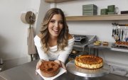 Desde su cocina, Maria Laura transforma una receta vasca en una experiencia sensorial.