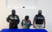 Una mujer fue aprehendida en Machala durante un operativo de la Policía Nacional.
