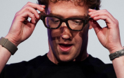 Mark Zuckerberg con la generación pasada de las gafas Ray-Ban, durante su presentación en el Meta Connect.