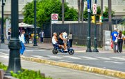 Los scooters eléctricos se han vuelto un vehículo más de libre circulación en las vías de la ciudad