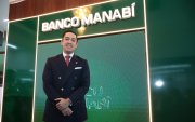 Es el presidente del directorio del Banco Manabí. Máster en Ciencias Jurídicas y máster en Derecho Internacional de los Negocios.