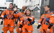Fotografía cedida por la NASA en la que aparecen los integrantes de la tripulación de la misión Artemis II.