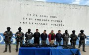 Tres policías en servicio activo y un militar en servicio pasivo fueron aprehendidos en flagrancia en el cantón Camilo Ponce Enríquez.