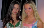 Las cantantes coincidieron durante la presentación de Larsson en Miami.