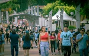Durante el feriado por Semana Santa en Guayaquil, visitantes recorrieron el Malecón 2000.