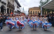 Estudiantes de los colegios de Cuenca participaron en el desfile que abrió las festividades por los 469 años de Fundación española.