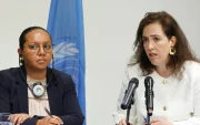 Grupo de trabajo sobre la utilización de mercenarios, Michelle Small (i), y la integrante del grupo Joana de Deus Pereira, durante una rueda de prensa en Bogotá (Colombia).