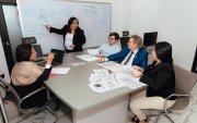 Las maestrías en educación online permiten a los docentes actualizar sus conocimientos sin dejar el aula.