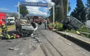 Siniestro vial en la Autopista General Rumiñahui, sector Armenia 1, deja tres personas heridas y congestión vehicular.