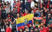 La hinchada del Deportivo Cuenca esta de fiesta con su equipo por los buenos resultados.