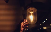 Referencia. Sectores de Quito y valles reportaron cortes de energía eléctrica durante la tarde y noche del domingo.