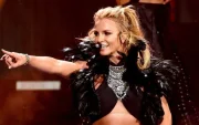 A la artista se le atribuye haber influido en el resurgimiento del pop adolescente a finales de la década de 1990