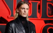 Jamie Campbell Bower durante un evento promocional, previo a su participación en la Comic Con Ecuador 2026.