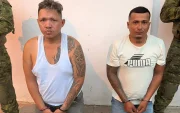 Alias Gordo Danny (izquierda) y Puppy fueron detenidos por militares en Calceta. El Ministerio de Defensa asegura que son miembros de la banda criminal Los Choneros.