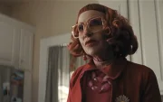 El personaje de Amy Madigan, la tía Gladys quien tuvo su debut en 'Weapons' regresará para una precuela.
