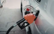 Los precios de las gasolinas subieron en Ecuador este mes.