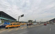 Entre las terminales terrestre "Jaime Roldós Aguilera" (izquierda) y la de Metrovía, Río Daule (d), el Municipio de Guayaquil prevé construir una plazoleta de integración.