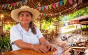 Gloria Chávez, ejemplo de resiliencia, reconstruyó su vida tras el 16A y hoy lidera el reconocido restaurante Valentina Colibrí en Jama