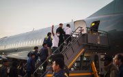Un grupo de personas de diferentes nacionalidades fue trasladada en un avión como patrte del poroceso de control migratorio en Chile.
