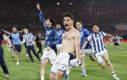El centrocampista de la Real Sociedad Pablo Marín celebra el penalti que le dio la victoria al equipo donostiarra durante la final de la Copa del Rey ante Atlético de Madrid.